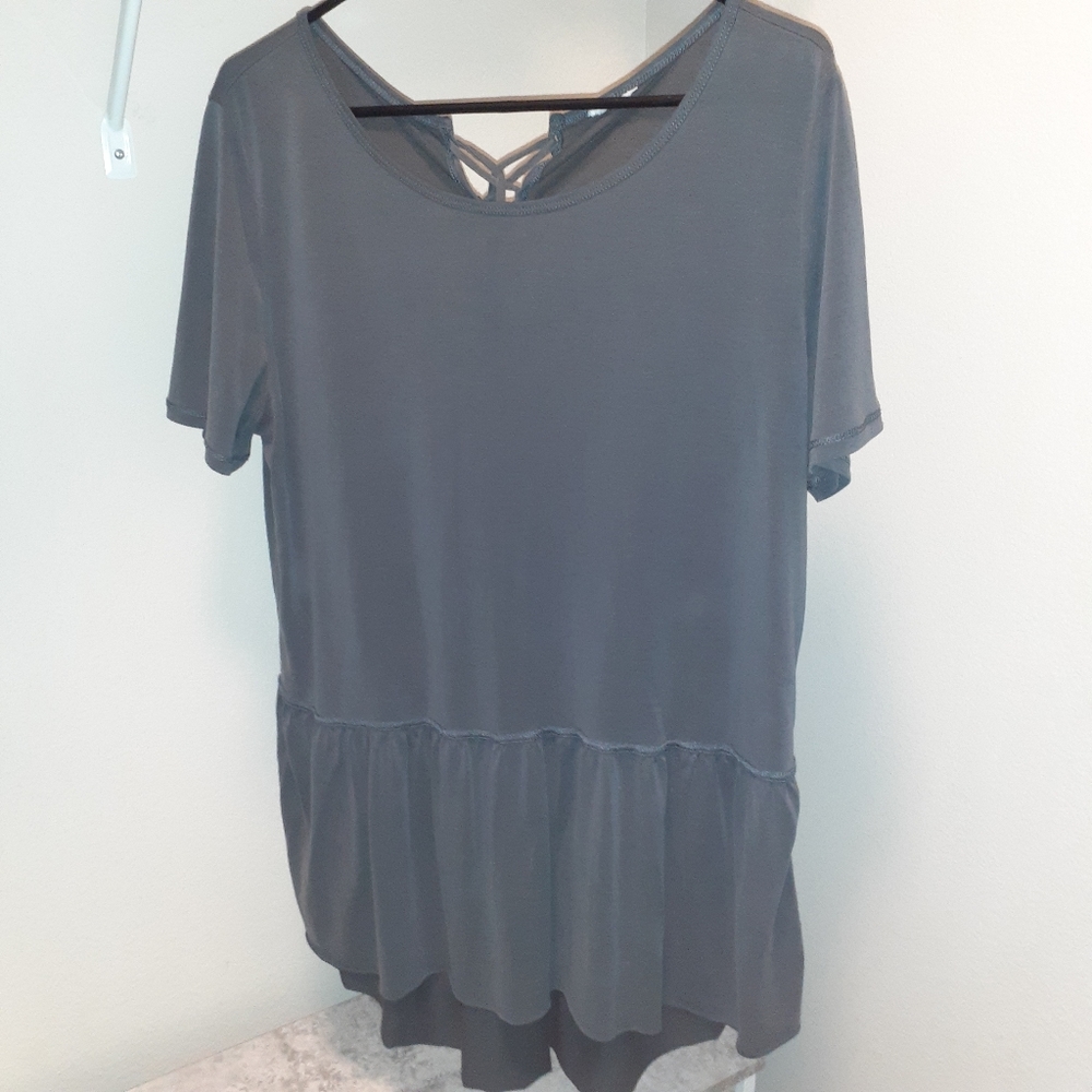 Cute gray top